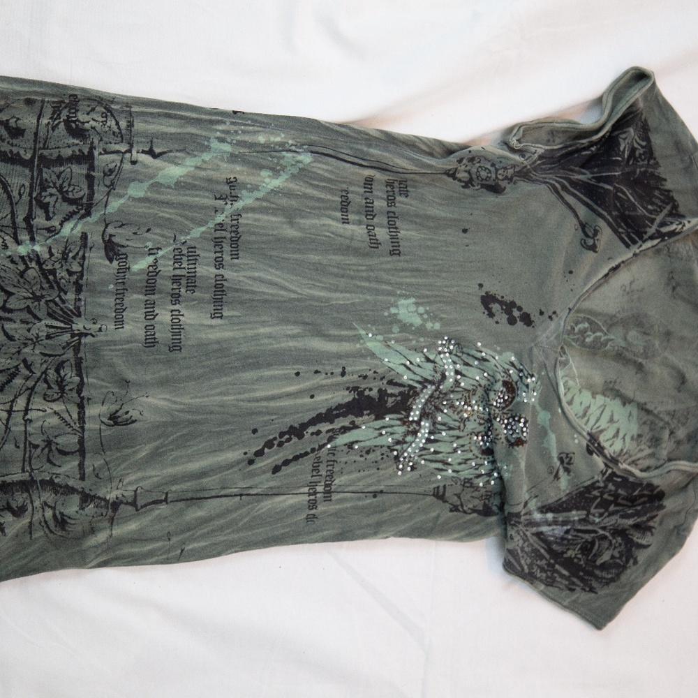 Cotty On Rhinestone V-neck shirt